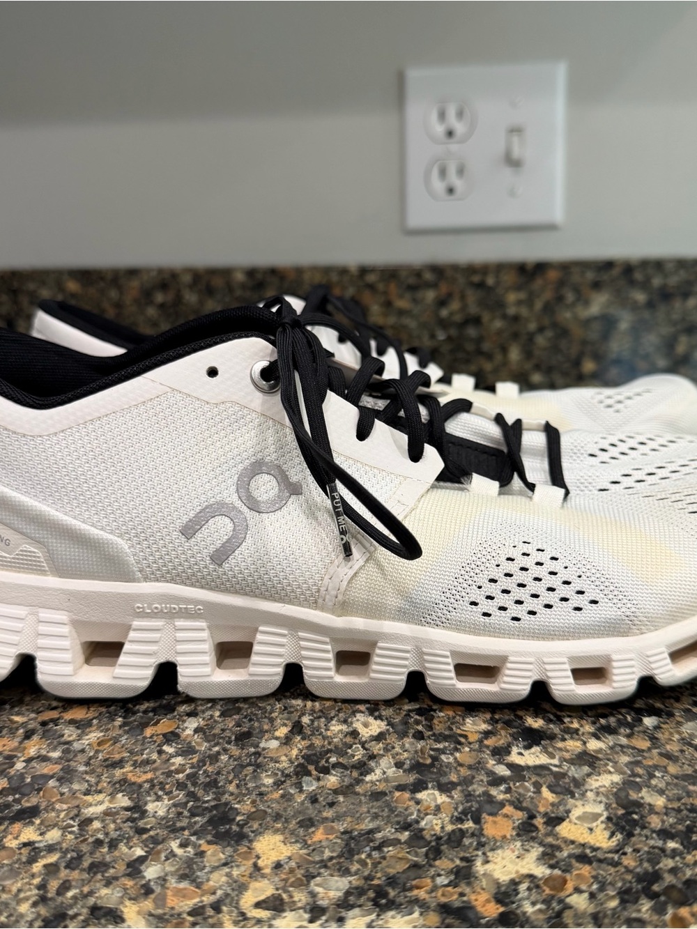 On Running ladies  White and Black Cloudswift Sneakers size 10